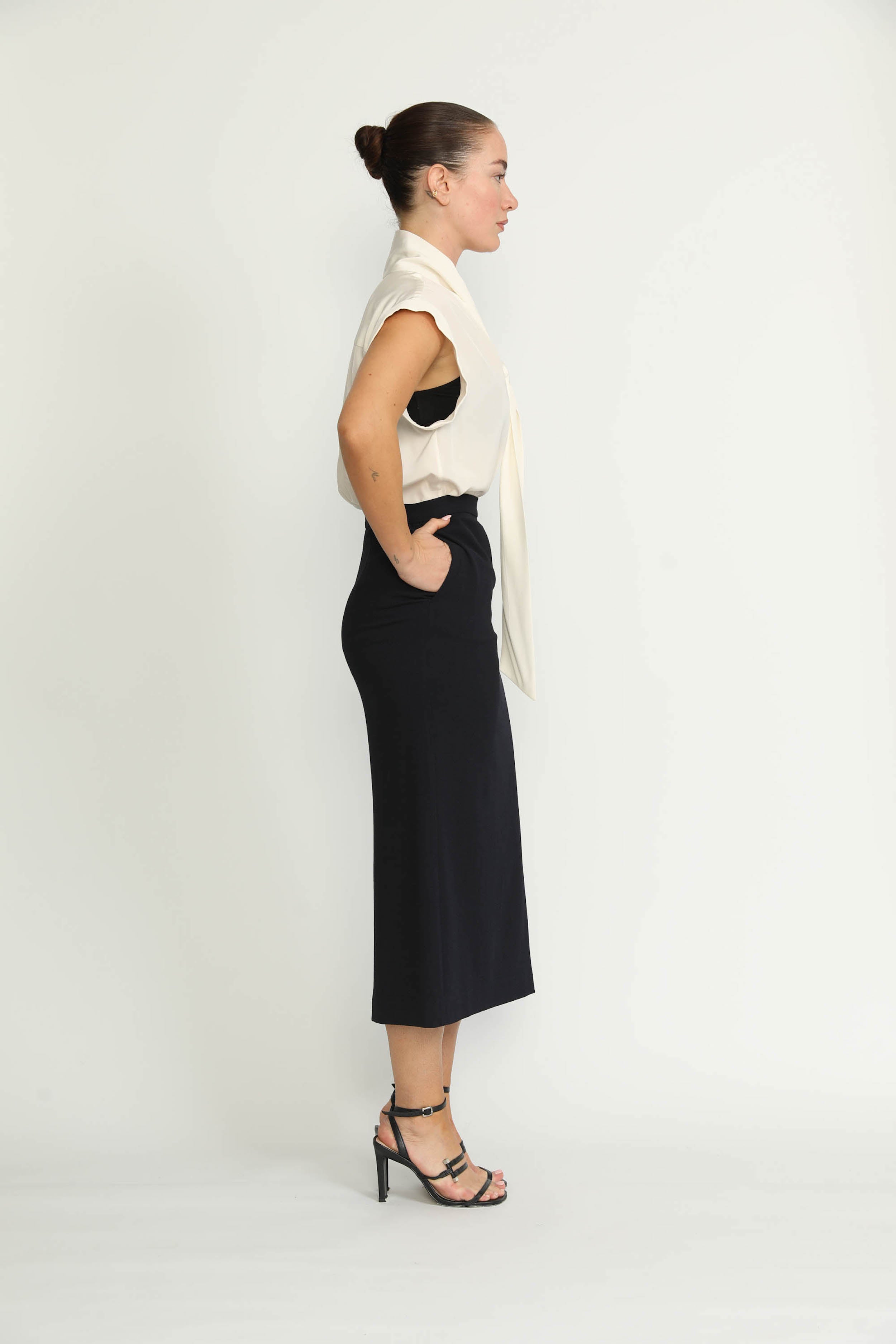 Nyon Skirt - Midi Pencil Skirt In Navy CSN