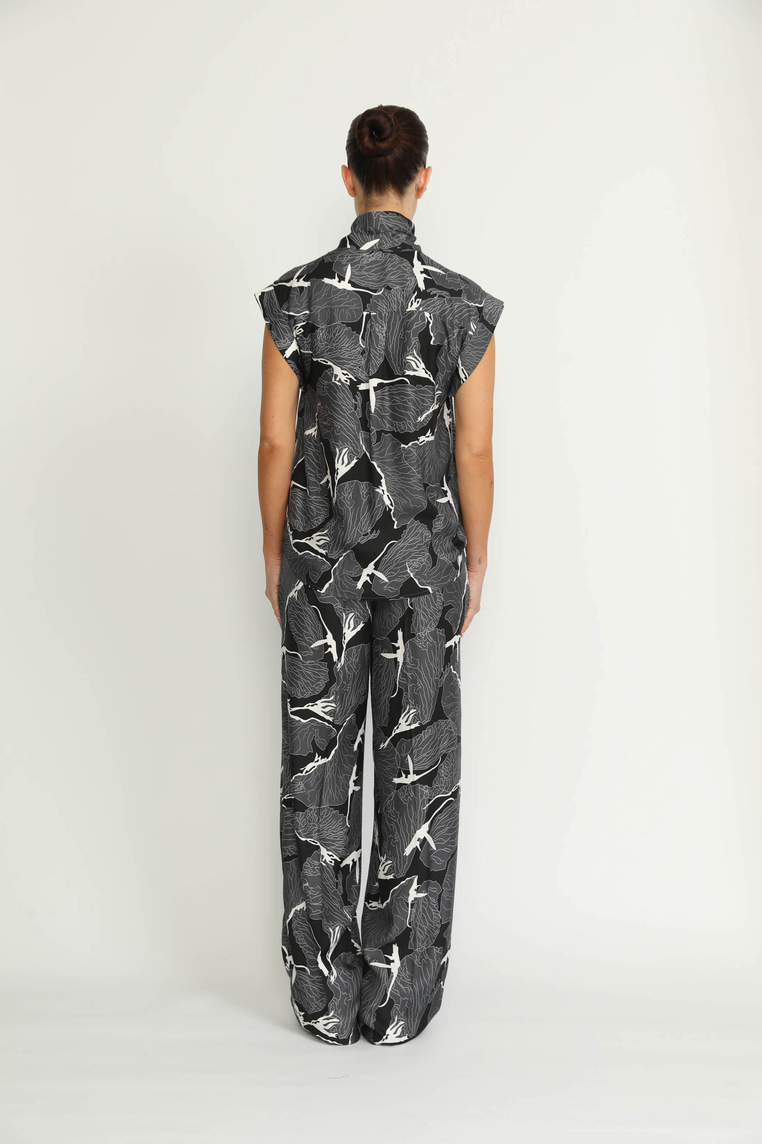 Lachen Trousers - Wide-Leg Trousers In Black Petal Print CSN