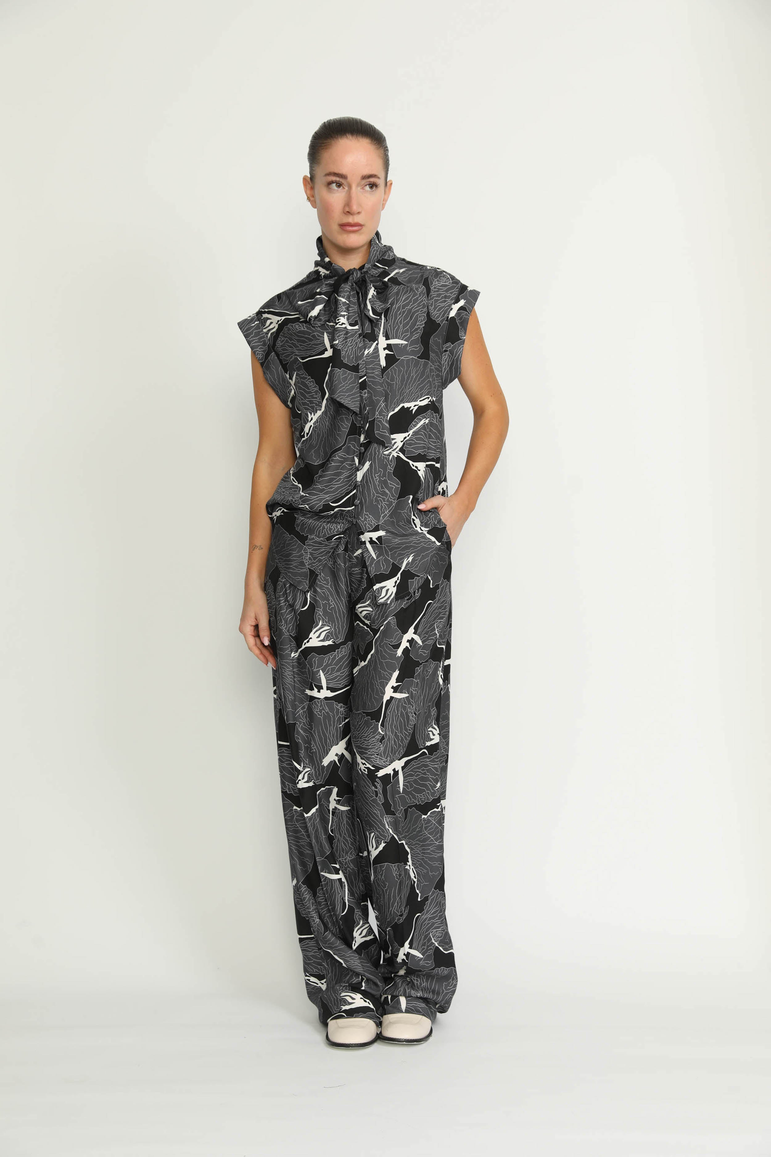 Lachen Trousers - Wide-Leg Trousers In Black Petal Print CSN