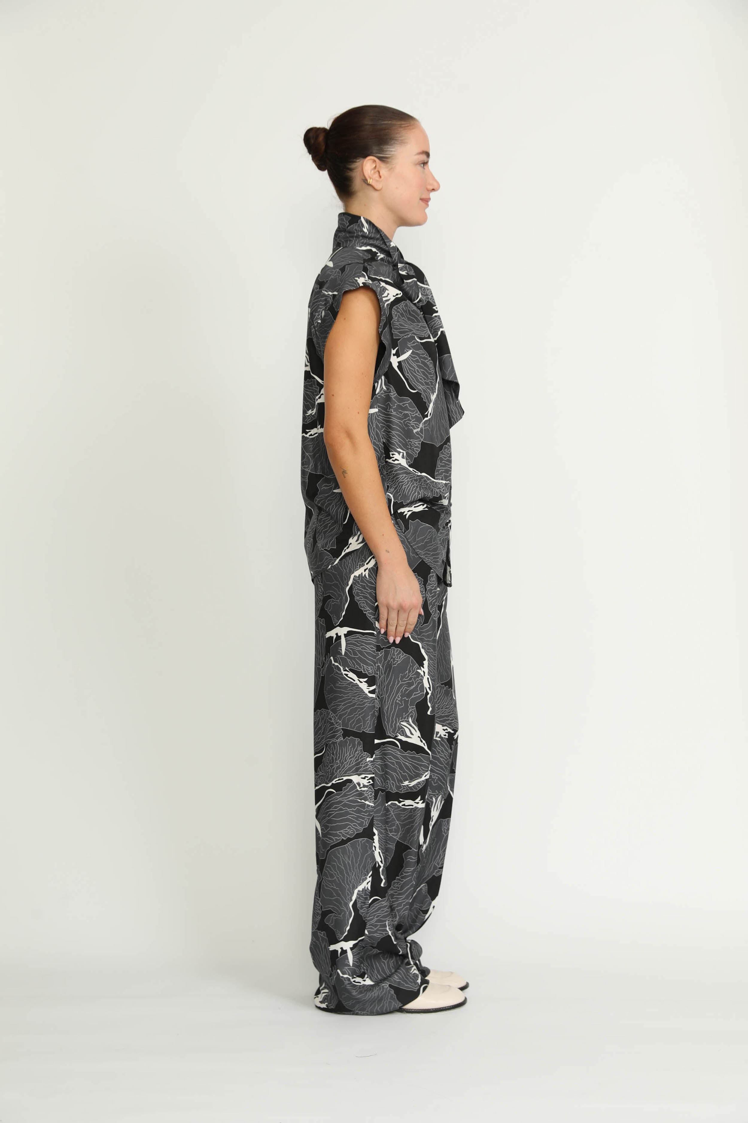 Lachen Trousers - Wide-Leg Trousers In Black Petal Print CSN