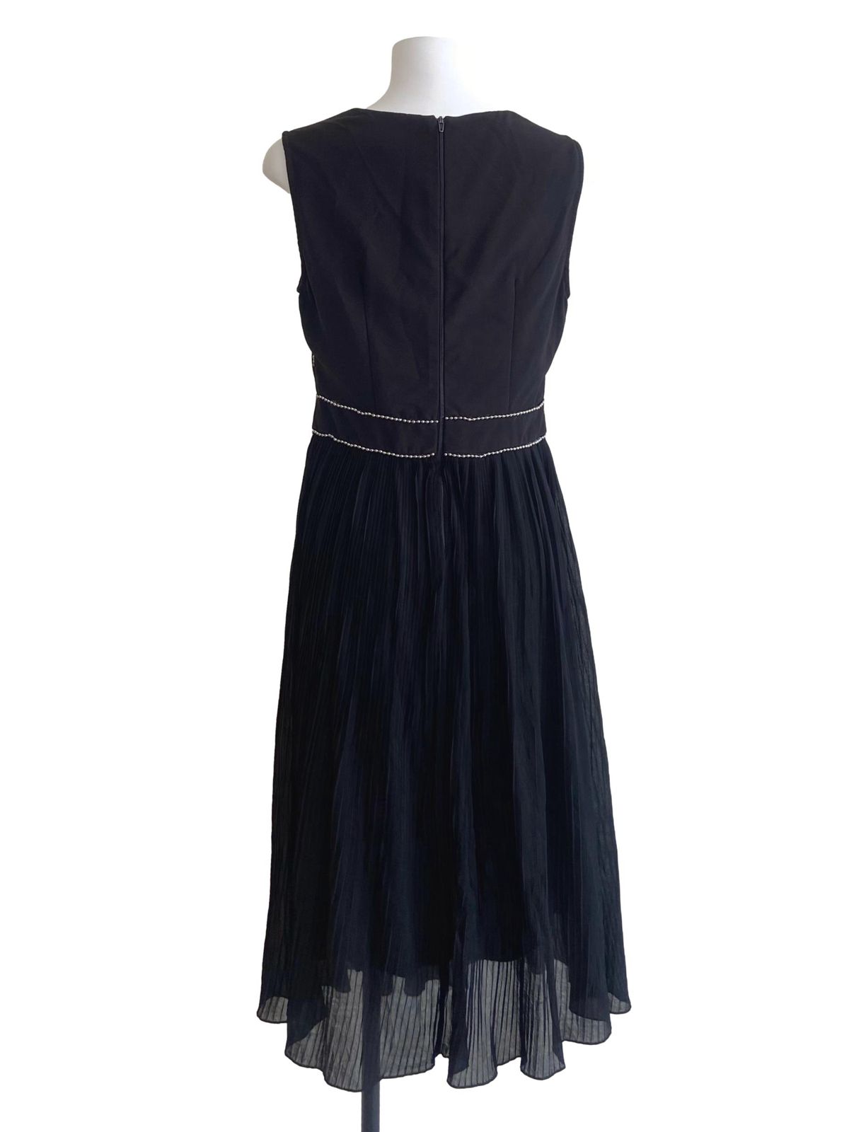 Black Sleeveless Accordion A-Line Dress